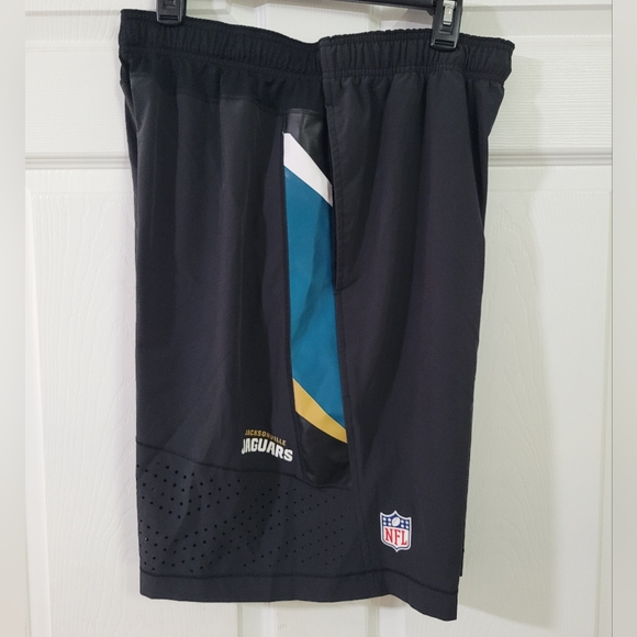 Men Size Large Nike On Field Jacksonville Jaguars NFL Athletic Shorts Black - Picture 5 of 9